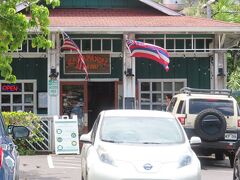 この際だからと、カイルアで人気のカラパワイ・カフェ＆デリで買い物。
