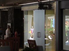 ロイヤル・ハワイアン・センターのSTUSSYの店を見てみると、いつもは行列ができているのに１人も並んでいなかったので、すんなりと入店できた。