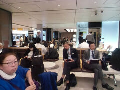 銀の鈴広場のすぐ近くにあるスクエアゼロ。
イベントスペースですが、イベントが無い時は休憩場所になっているようです。

