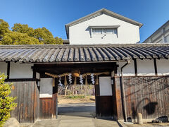神戸酒心館（長屋門）
　阪神電車石屋川駅から徒歩３分のところにある福寿の蔵元です。
　1751年創業の蔵元です。
　御影郷の酒蔵の１つです。