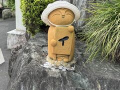 “イ”を掲げたお地蔵さま。

そっか～また来るね～！！