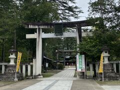 まずは上杉神社へ。
米沢駅からは車で5分、徒歩で30分くらいです。