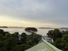 知多半島と渥美半島に抱かれた三河湾の奥にある蒲郡は波が穏やかで、景色も穏やかでなごみます。