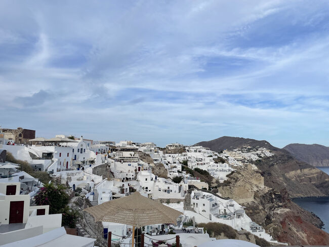 断崖絶壁の上に白い街。<br />こんなところに街を作ろうと思った人々、すごいです。