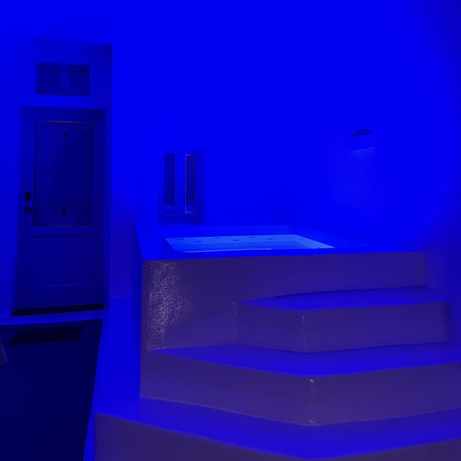 ホテルに戻るとテラスがムーディーな感じにライトアップされていてちょっと面白かったです笑<br />