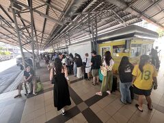 北パタヤバスターミナル

01月01日（水）　　11:40

ターミナルは人・人・人～～！！

