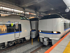 　敦賀駅で「サンダーバード44号」に接続しています。
　隣のホームには、敦賀着の「サンダーバード41号」が停まっていました。

　敦賀駅19:44　→　大阪駅21:09