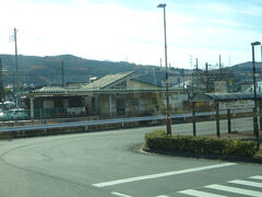 群馬原町駅の横を通過。