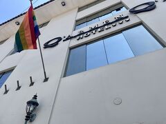 クスコのホテルは太陽神殿近くのHotel Qarmenqa

歴史地区はホテルではなくホステルばかりで、
アルマス広場まで3、4ブロック程離れるものの
手頃な金額で宿泊することができました。

オーナーのおじいちゃんは英語が少し話せるけど
奥様の方はスパルタスペイン語。
宿泊客も三組ほどしかいなかったため、お話しする機会が多く
良いスペイン語の勉強になりました。

毎日出かける時に鍵を預け(大きい鍵なので)
部屋に戻ったら、翌日の朝ごはんの時間を伝え
アットホームな気分を私は味わっていたけど、
今、Googleの評価を見ると、探られてると感じらしく
人の評価って違うんだなーとしみじみ思った。

私はまたクスコに行ったらここに泊まるつもり。