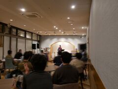 20時からホテルでやっている沖縄ライブ。
最後の一曲だけギリギリ聞けました。

明日は最終日。
天気予報はお昼ごろから晴れになっているので、最後に晴れた景色を見たいです。