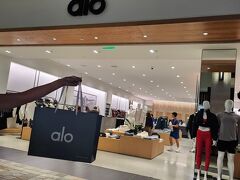 アラモアナショッピングセンター
『alo』
前回、サイズ無くて買えなかった物を購入