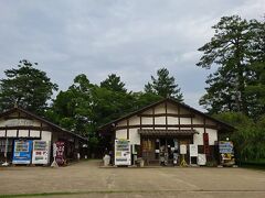 茶屋の隣には観光案内所があります