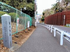 座間駅は高台にあるのですが、駅前から伸びる「梨の木坂」を下って、入谷地区に向かいます。。