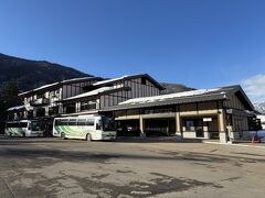 途中の平湯バスターミナルで下車しました