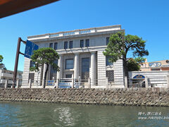 市街地区で印象的な建築物といえば、こちらの「カラコロ工房」。

昭和13年に「日本銀行松江支店」として建てられた建物が、国の登録有形文化財として保存されています。銀行建築に相応しい重厚な建物ですね。

