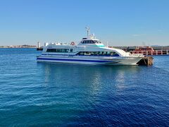 昼食後、うちの爺さんが忘れ物をしたので実家に再び立ち寄り、知多半島道路を通って師崎港にやってきました(^^)

体調悪いけど、天気良いな～(*´∀｀*)

それよりも、狭い車を乗り降りするのが大変なカラダカチカチ山の爺さん２人が可哀想すぎたw

ゆったりできる車種をレンタカーしようとも考えましたが、勿体ないという結論…w