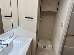 【物件内覧、紀行】

「同じデーターベースで...」とか言われた割には、それぞれのサイトで、それぞれの業者が、内覧先として選んで出して来る物件には、違いは多々なりとも存在したし...


写真：「ここいいじゃんかぁ!!流石、関内!!いい物件がある、ある」と女房と顔を見合わせる。ここの決めようかなぁ...ちょっとボルテージが上がり....案内してくれた不動産屋の方に顔を向ける...