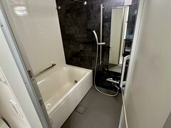 【物件内覧、紀行】

また実際に、其々業者にコンタクトして内見をお願いすると、流石に「あ～、たった今取られちゃいました...」みたいな昔の悪質な返事には出会わなかったが...


写真：（前から続く...）ところが...不動産屋のおやじが（と言っても多分、私より多分若いのだろうが...）、申し訳無さそうにボソッと小さい声で呟く....