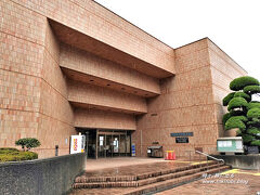 帰りにちょっとお目当ての立寄りスポットがあるので、参道を少し戻っています。
途中、二の鳥居近くにある「さいたま市立博物館」に立ち寄り。

