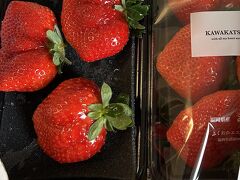 生産者の方がいらして販売していた「あまおう」を購入。とっても大きくて瑞々しくて美味しいです。