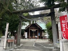 翌朝すぐ近くの神社へお参り。安産祈願で有名な神社だそうだ。