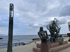遊歩道のゴール地点は三浦按針ゆかりの地。イギリスから江戸時代の日本に漂着し、ここ伊東で日本初の西洋式の船を造った。その功績を讃えるのは、伊東に拠点を置く重岡建治氏作成の胸像。