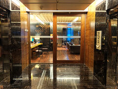 そして、ラウンジも入室可能に。
エレベータにカードをかざして、4Fのボタンが反応すれば、ラウンジはすぐそこです。