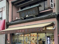 三重県松阪市といえば、松阪牛！
地元の人気店を検索し、翌日食べる牛肉や冬のおでん用スジ肉など
数点～購入しました。