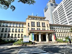 こちらは静岡県庁の本庁舎らしいです。
人が出入りしていて中に入る勇気が出ず(^^ゞ