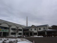 同じ敷地内にある阿寒町サイクリングターミナル　赤いベレー
館内には日帰り温泉　丹頂の里温泉があります
　