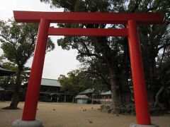 【長田神社】

阪神電車で「高速長田」まで行き、そこから徒歩10分弱で到着。
参拝されてる人は数人程度でした。