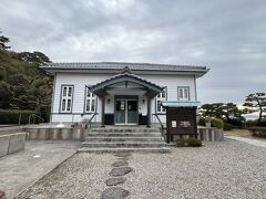 ここにあった旅館「常盤館」に菊池寛や志賀直哉などの文豪が滞在しました。無料で招待して作品の中に書いてもらうということもしていたみたいで、その作品も展示されています。小説家の宮城谷昌光氏や平野啓一郎氏も蒲郡市の出身だということも初めて知りました。