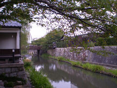 途中、下車。時代劇のロケ地としても有名な八幡堀。