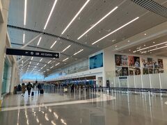 入管では事前にオンライン申請してあった入国フォームを見せたら（念のためプリントアウトした）、問題なく入国できた。１泊、というのも怪しまれず。日本から１泊で来る人はレアだろうけど、ＮＹからなら少なくないのかも。空港がめっちゃ綺麗で驚いた。JFKのがボロい。バミューダはガイドブックも持っていないし、あまり調べずに来たので、空港のインフォで一日でできることを聞いてみた。めっちゃ親切に紙に書いて教えてくれ、助かった。あとで気づくのだけど、誰に声かけてもみんな感じいい。知らない人も挨拶してくる。バスではみんな挨拶か声を掛け合っている。最初知り合いなのかと思ったらそうでもない感じ。