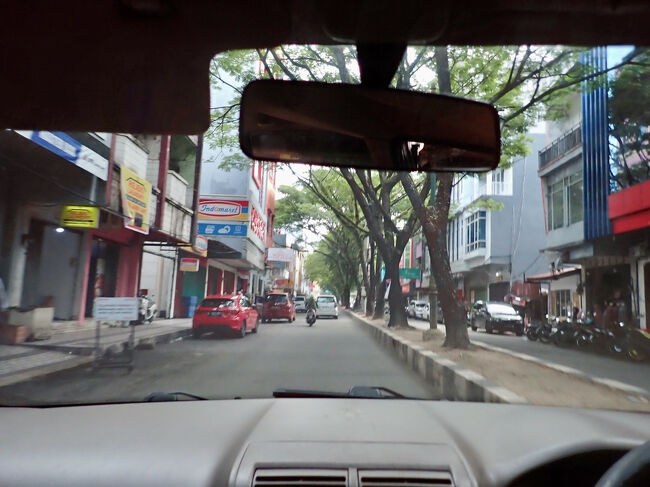 アンボンの街に入って、