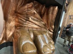 自由の女神が作られた時はこんな色。
緑青つまり今は錆びた色です。