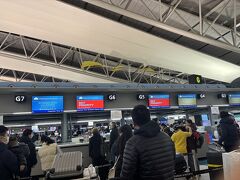 出発の２時間半前に関空に到着。
すでにチェックインがはじまってました。
まだ早いからそんなに混んでないかな。