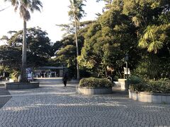 エスカー3区をのぼると、サムエル コッキング苑に向かう広場。ここもアニメで出てくるアングル～。