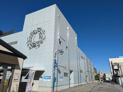 まずは「沼津港深海水族館」。

駿河湾は日本で一番深い湾なので、深海魚が多く生息しているんです(*^_^*) こちらの水族館では、100種類以上の深海生物を展示しているそうです。