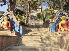 翌日はスワヤンブナートへ。