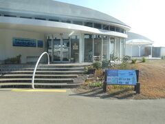 今回はバスともども前を通っただけ、ということで。

レストランとかプールとか露天風呂とかあるようです。