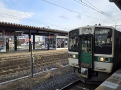 山形新幹線と同じホームに在来線も停車します
かみのやま温泉駅から山形駅までは在来線で3駅で13分でsuicaも使えます