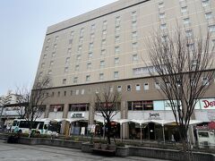 まずは高円寺駅で途中下車
北口はJR東日本グループのビジネスホテルあり。新宿のホテルよりもリーズナブルなので、稼働率は高いとか