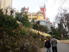 結構寒いのですが、それでも丘を徒歩で登って見学。