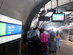 　終着駅であるパヤー・タイ駅で下車。普段は一つ手前のマッカサン駅で降りることが多いので、この駅で降りるのが初めてかもしれません。