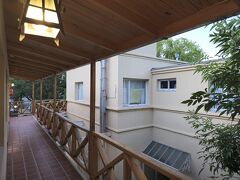 翌日。涼しい朝。