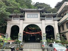 お昼を食べた後は、駅付近からバスに乗って仙洞巖最勝寺へと向かいます。