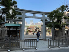 十日戎で有名な「今宮戎神社」は駅のすぐ近くです。