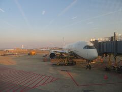 桃園空港第１ターミナルの到着し、降機しました。快適な飛行でした。