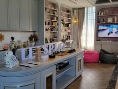 しばしホテル探索。
ここは誰でも使えるラウンジです。